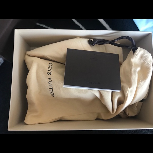 A Louis Vuitton satin shoes - Picture 5 of 5